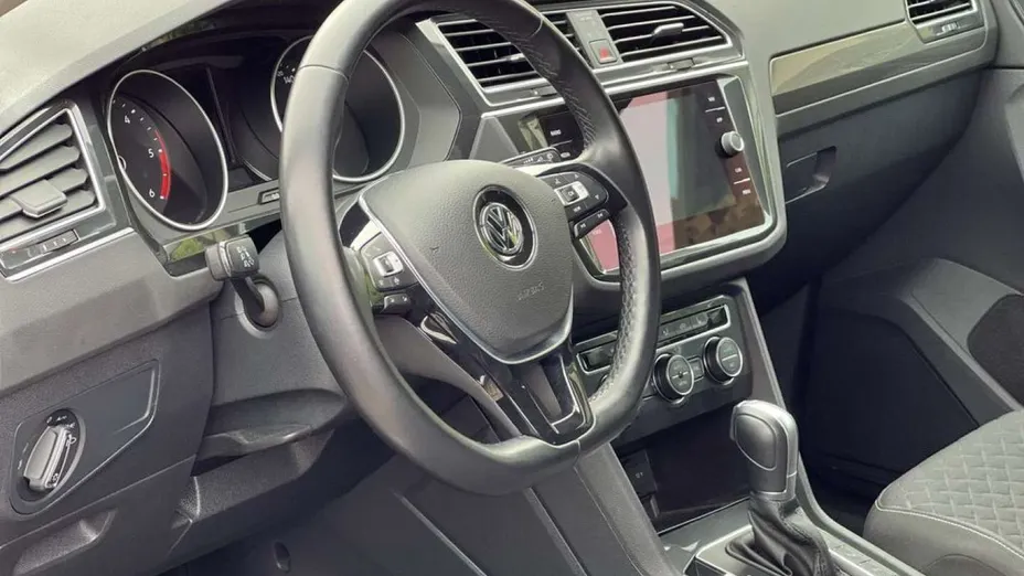 VOLKSWAGEN Tiguan -