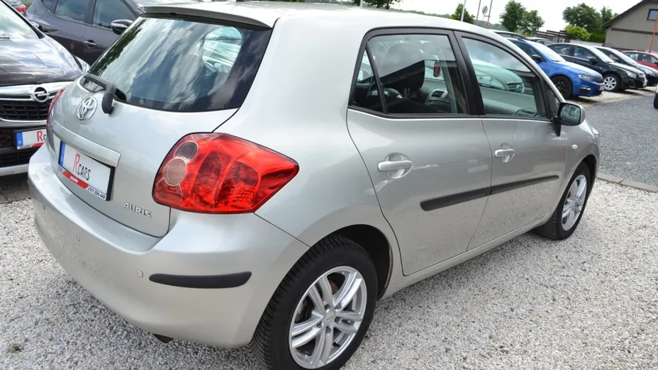 TOYOTA Auris -