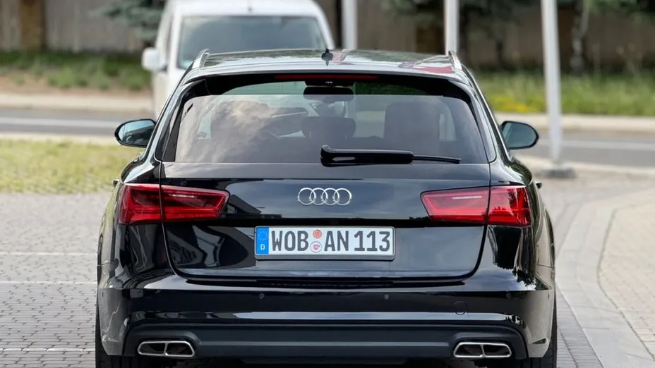 AUDI A6 -