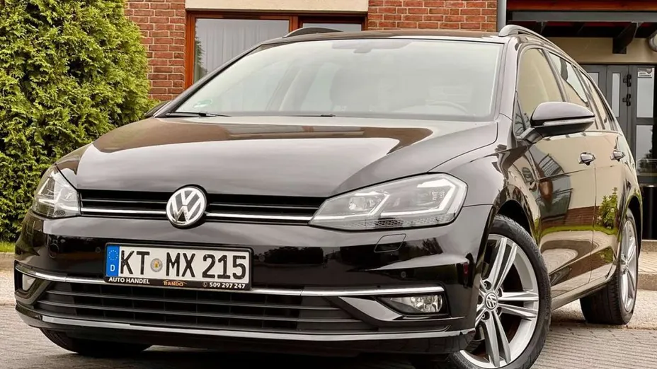 VOLKSWAGEN Golf -