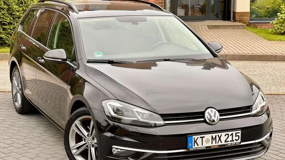 VOLKSWAGEN Golf -