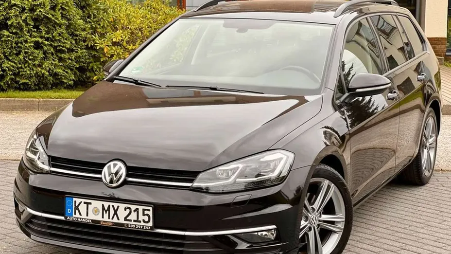 VOLKSWAGEN Golf -