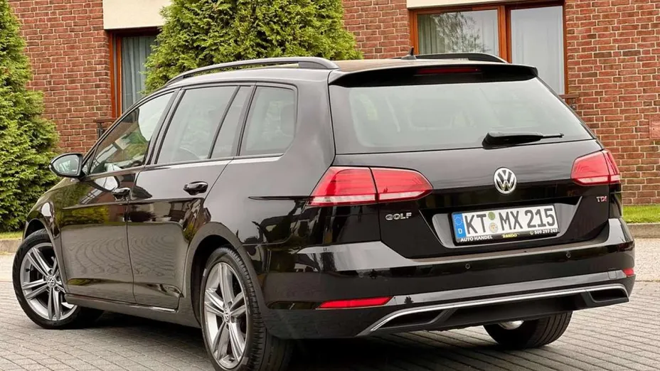 VOLKSWAGEN Golf -