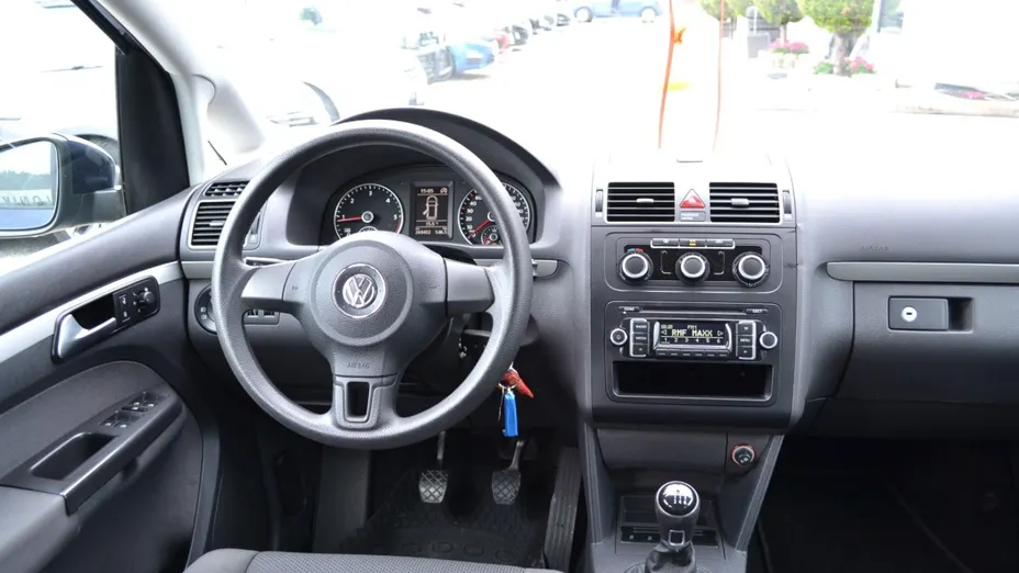 VOLKSWAGEN Touran -