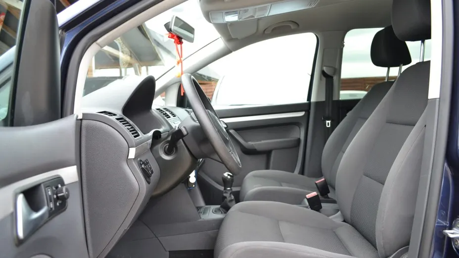 VOLKSWAGEN Touran -