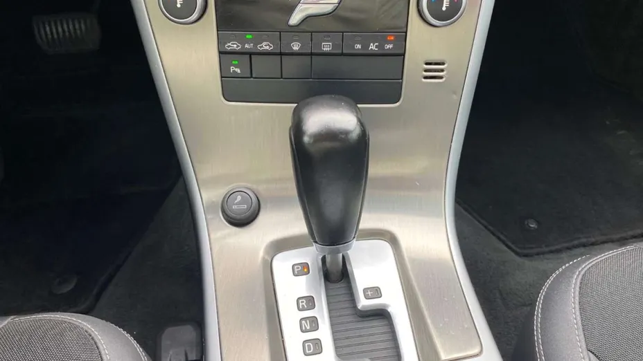 VOLVO XC60 -