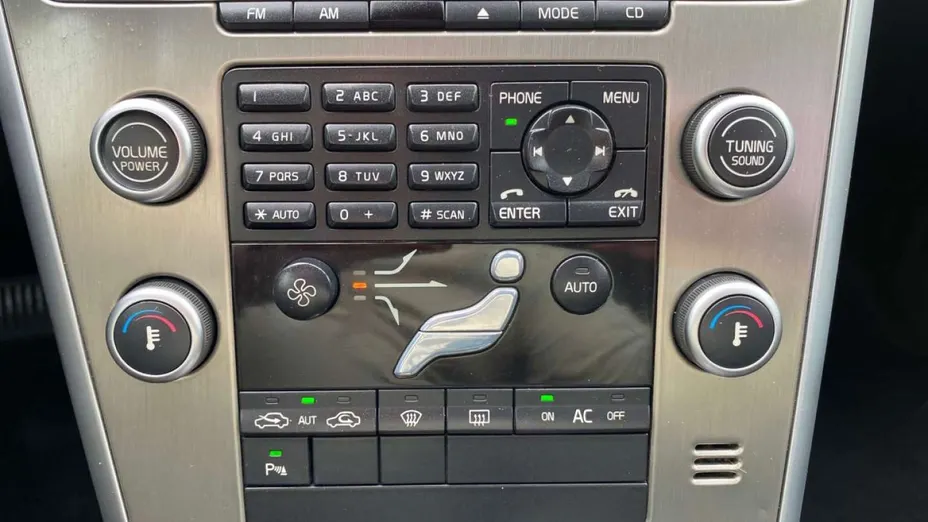 VOLVO XC60 -