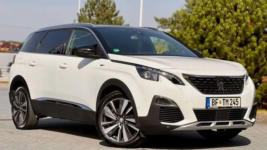 PEUGEOT 5008 -