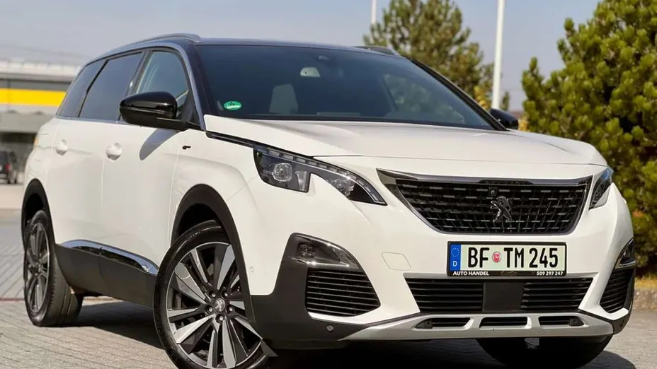 PEUGEOT 5008 -