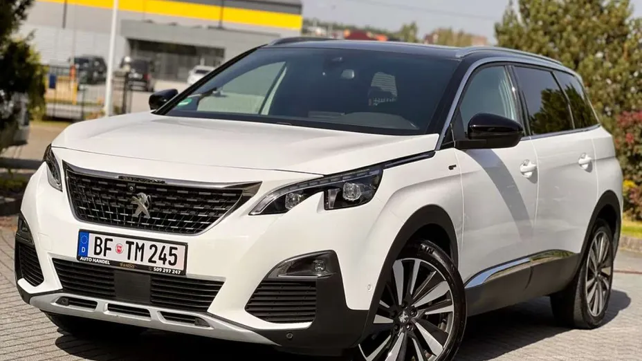 PEUGEOT 5008 -