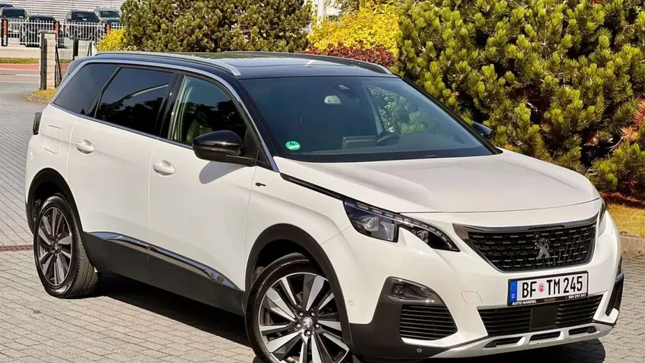 PEUGEOT 5008 -