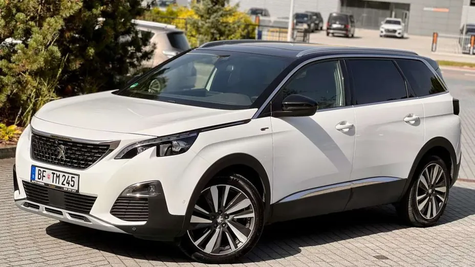 PEUGEOT 5008 -