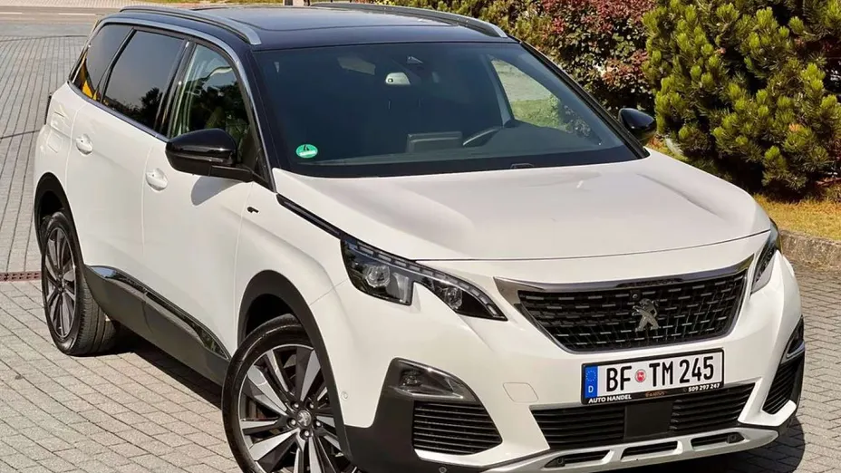 PEUGEOT 5008 -