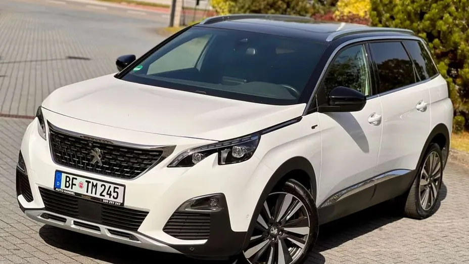 PEUGEOT 5008 -