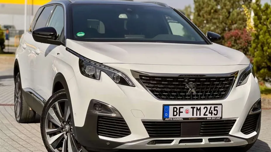 PEUGEOT 5008 -