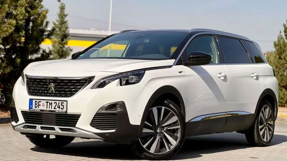 PEUGEOT 5008 -