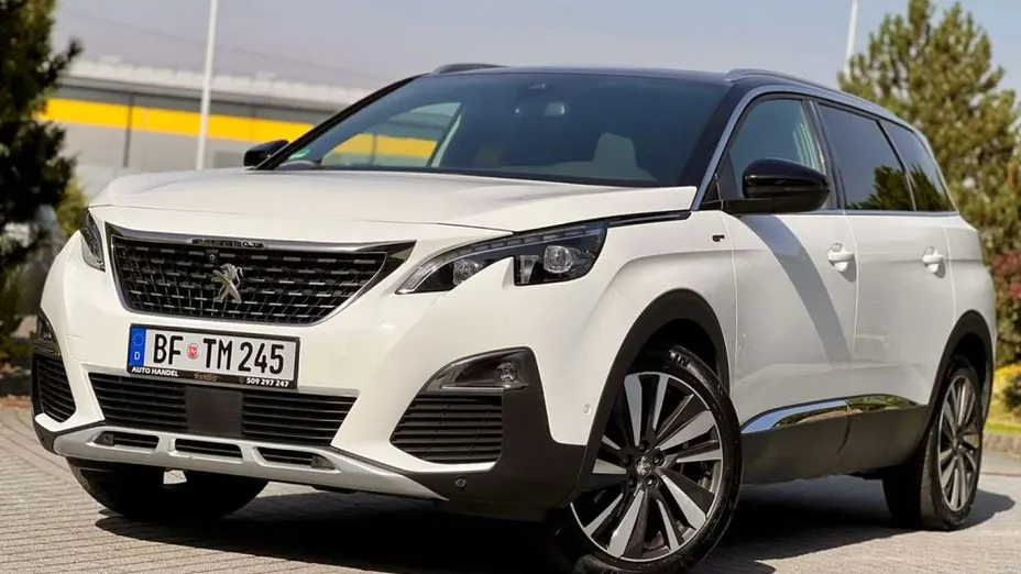 PEUGEOT 5008 -