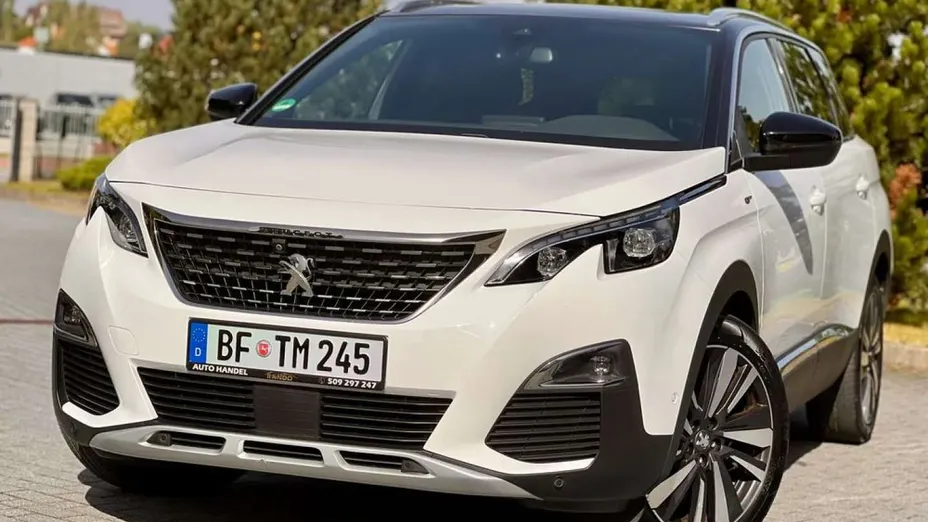 PEUGEOT 5008 -