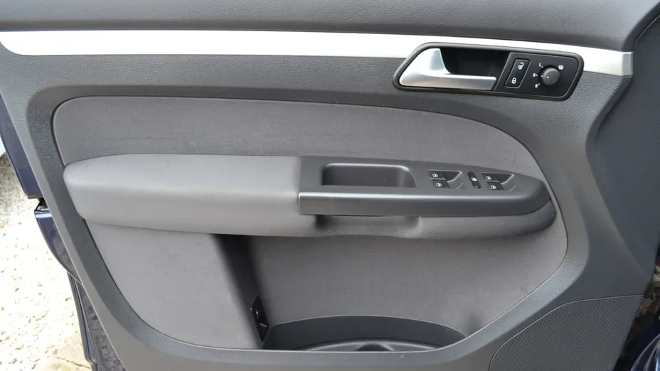 VOLKSWAGEN Touran -