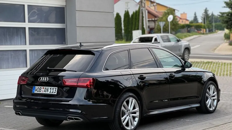 AUDI A6 -