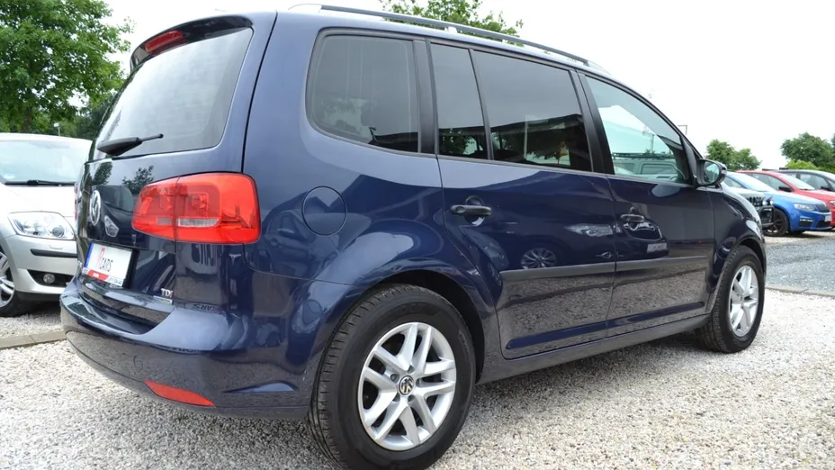 VOLKSWAGEN Touran -