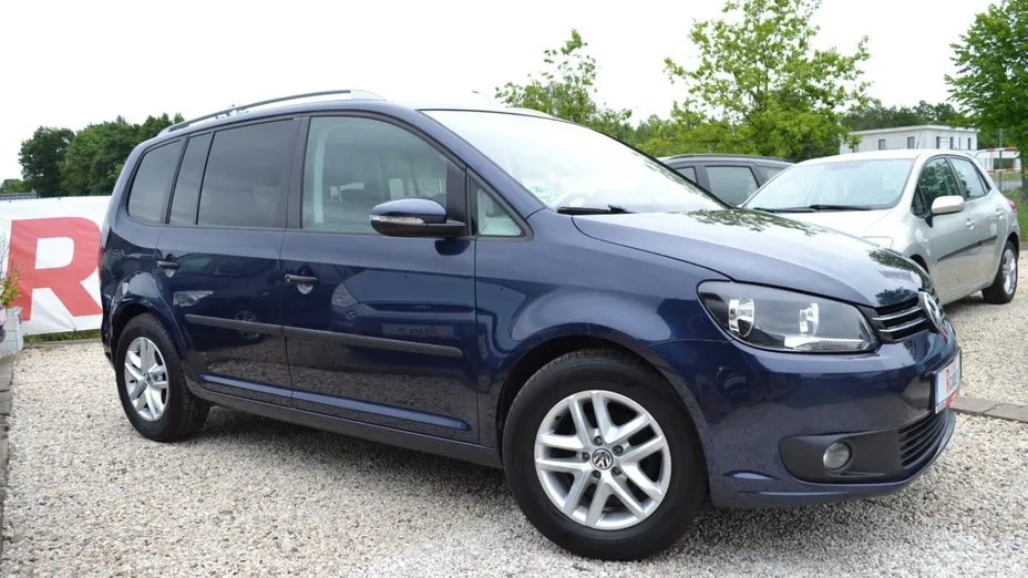 VOLKSWAGEN Touran -