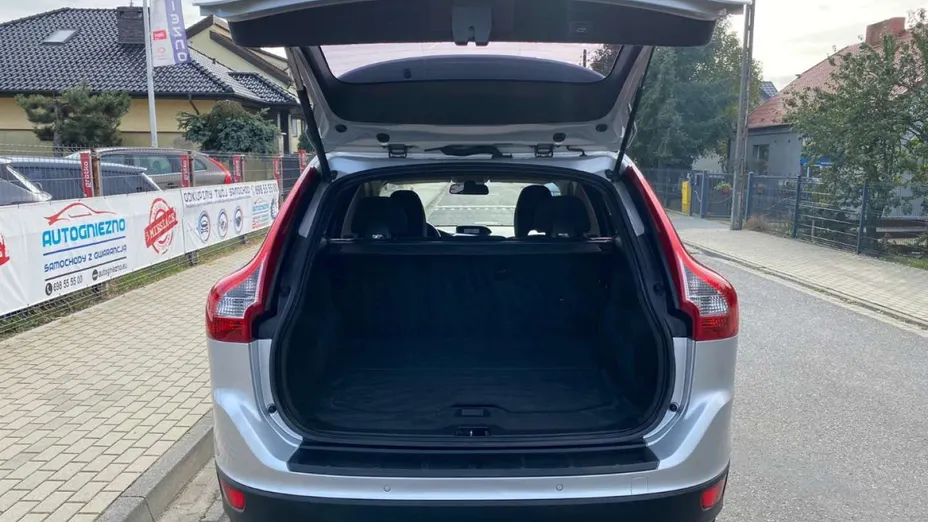 VOLVO XC60 -