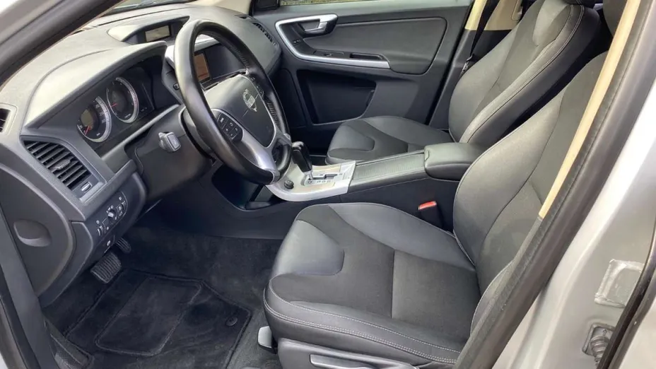 VOLVO XC60 -