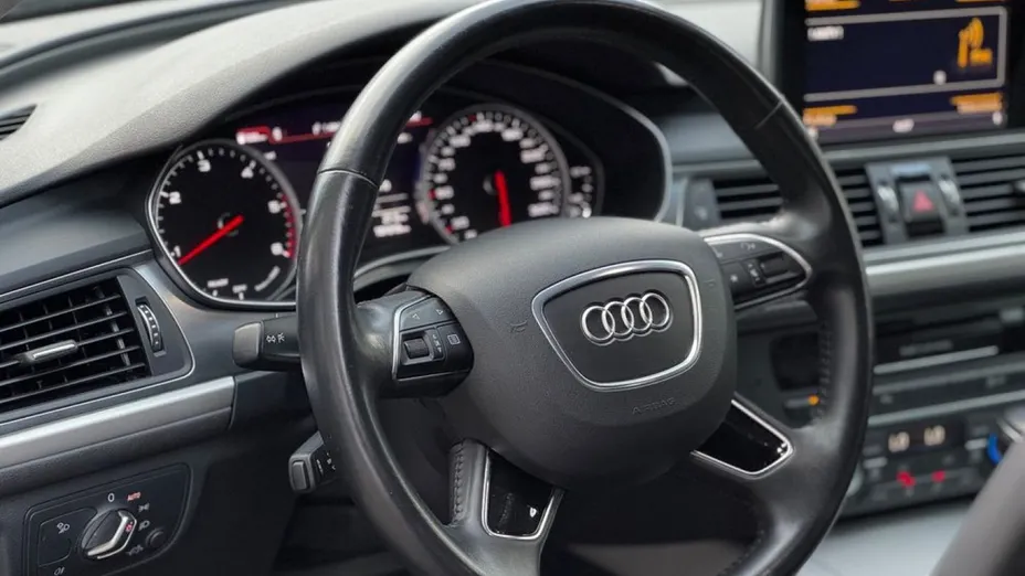 AUDI A6 -