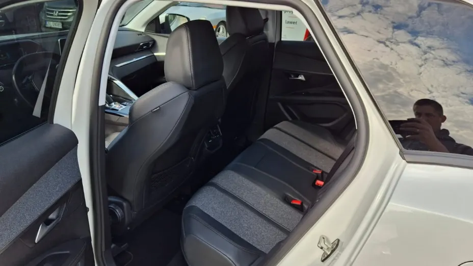 PEUGEOT 3008 -