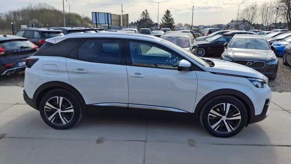 PEUGEOT 3008 -