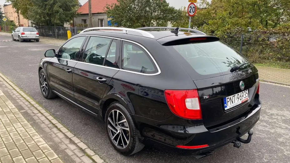 SKODA Superb -