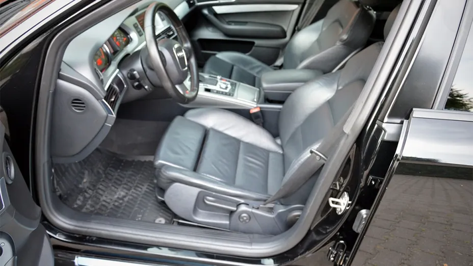 AUDI A6 -