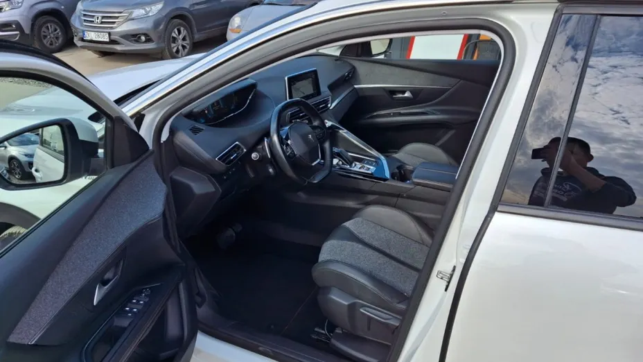 PEUGEOT 3008 -
