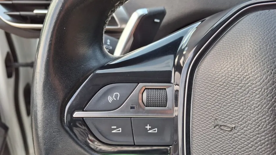 PEUGEOT 3008 -