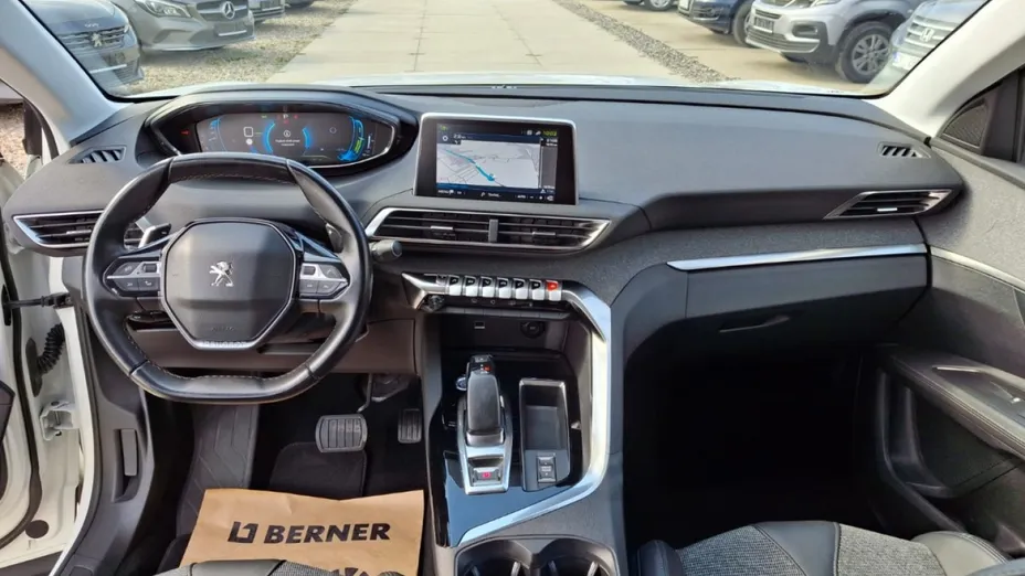 PEUGEOT 3008 -