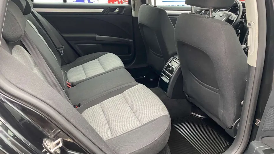 SKODA Superb -