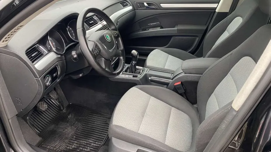 SKODA Superb -