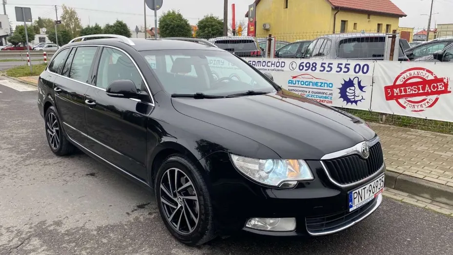 SKODA Superb -