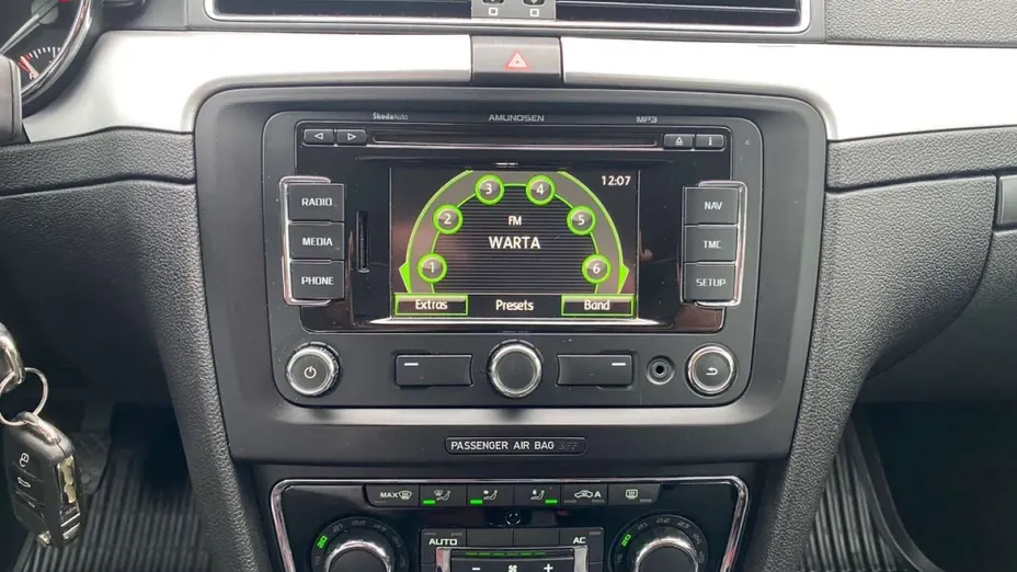 SKODA Superb -