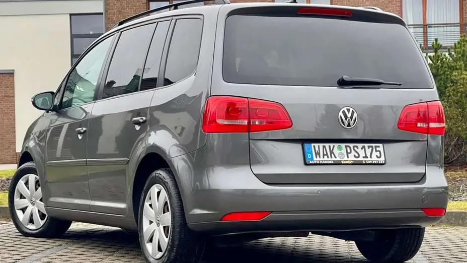 VOLKSWAGEN Touran -
