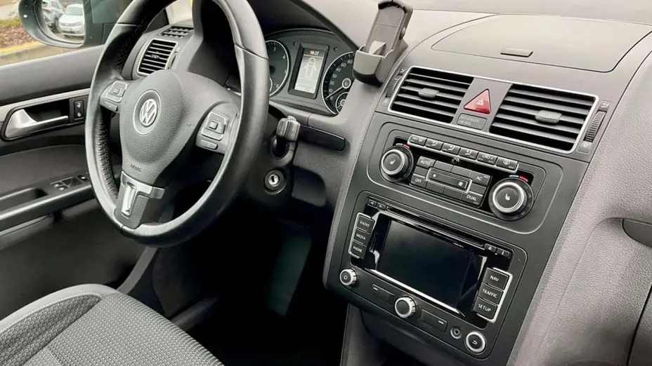 VOLKSWAGEN Touran -