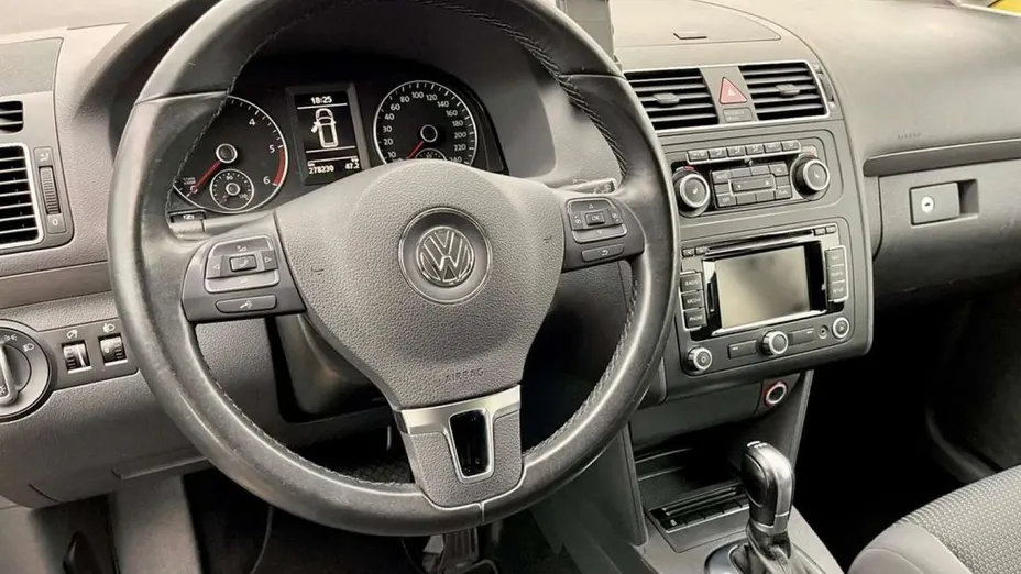VOLKSWAGEN Touran -