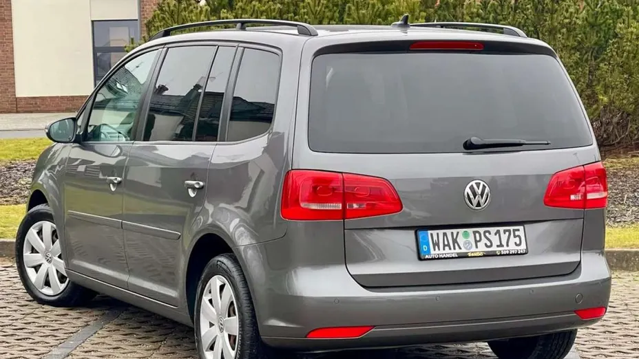 VOLKSWAGEN Touran -