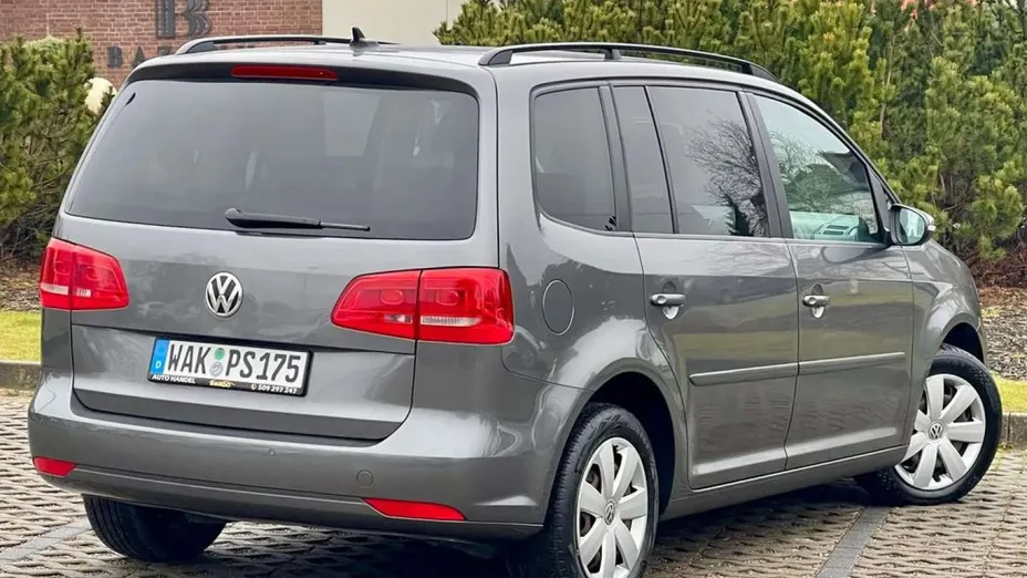 VOLKSWAGEN Touran -