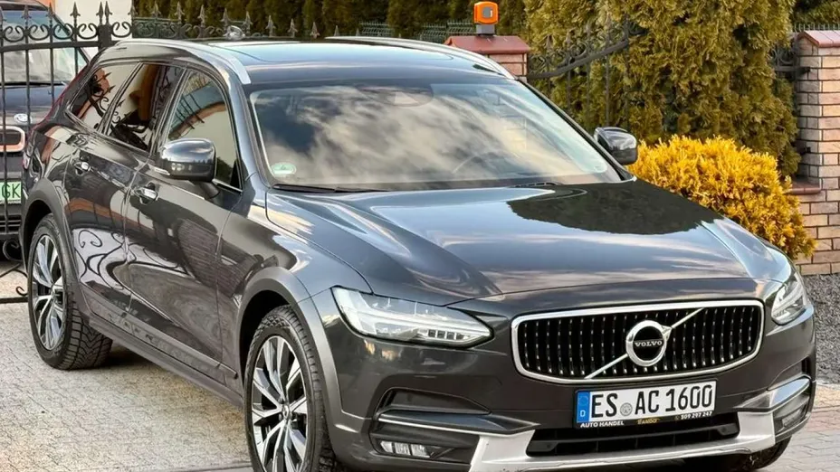 VOLVO V90 -