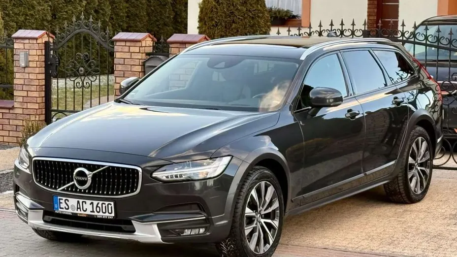 VOLVO V90 -