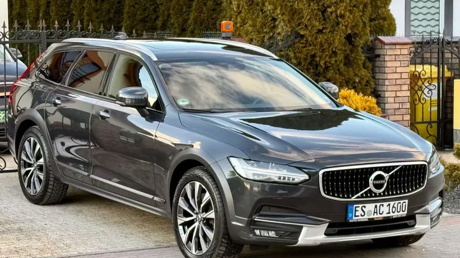 VOLVO V90 -
