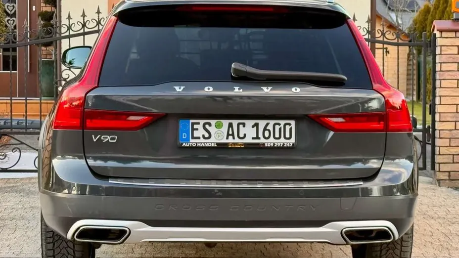 VOLVO V90 -