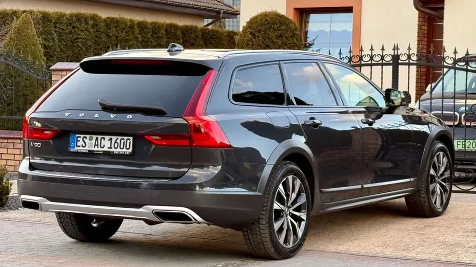 VOLVO V90 -